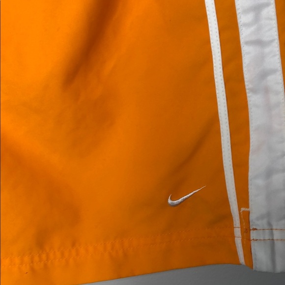 Nike women’s shorts, with draw string and pocket - Picture 3 of 6
